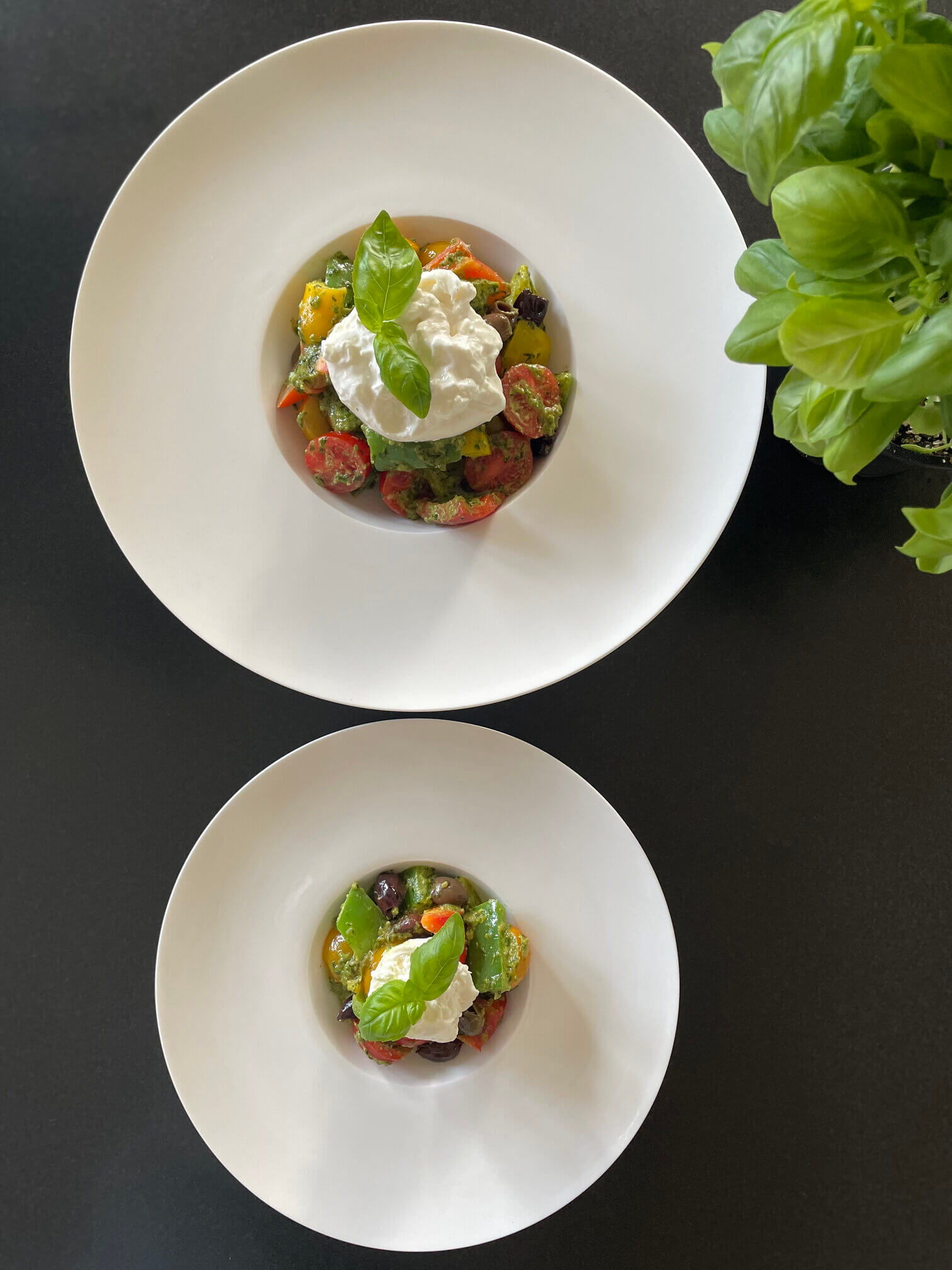 Paprika-tomaten-olijven salade